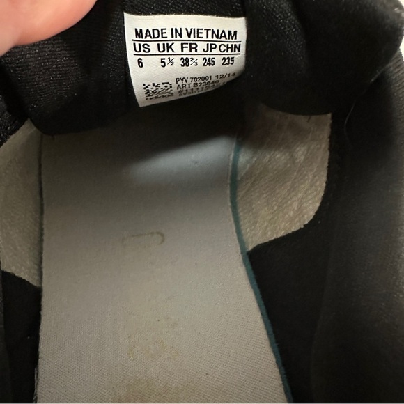 adidas White and Black Women's Shoes - Picture 4 of 7
